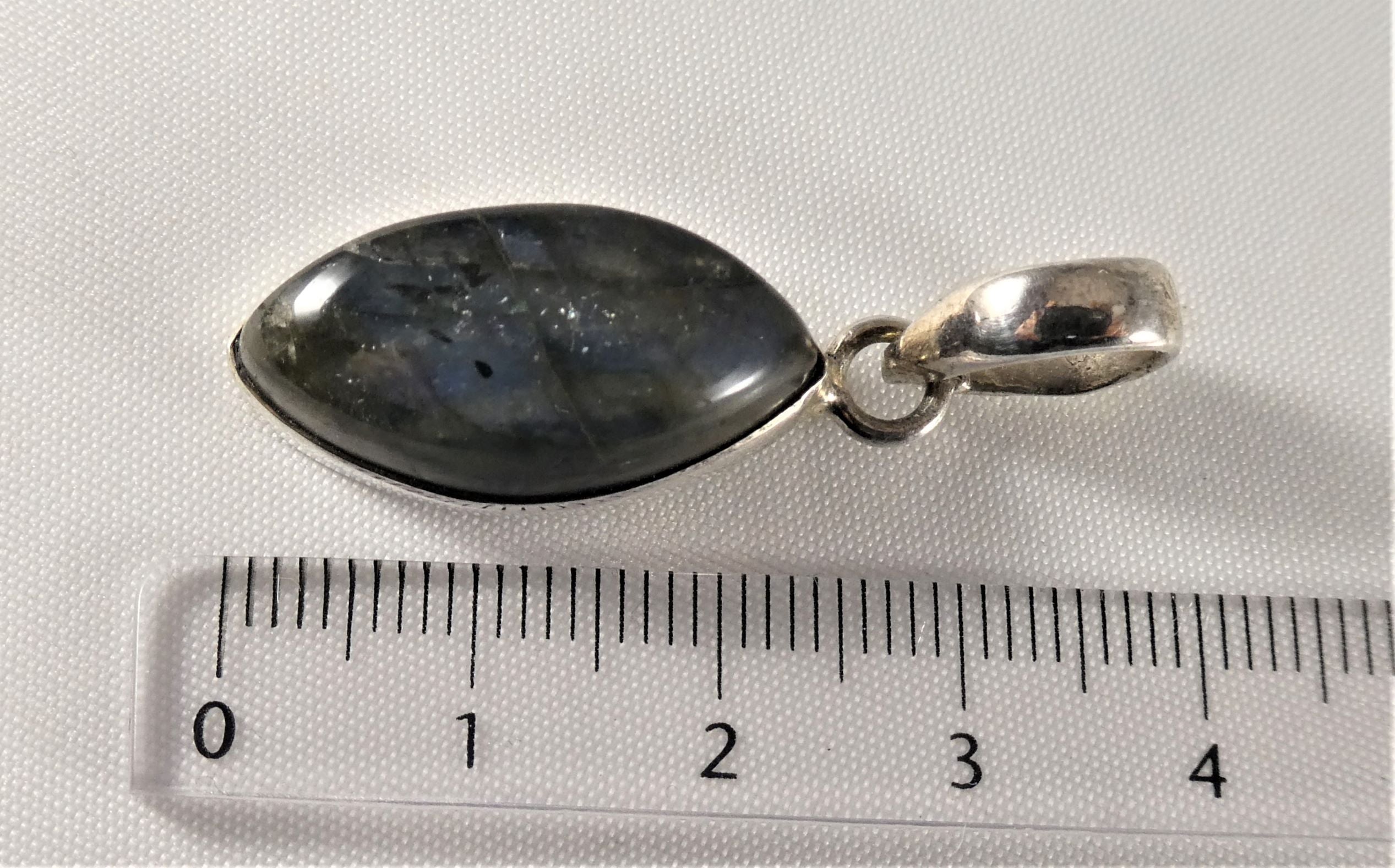 Labradorit - Anhänger - Cabochon - in Silber gefasst